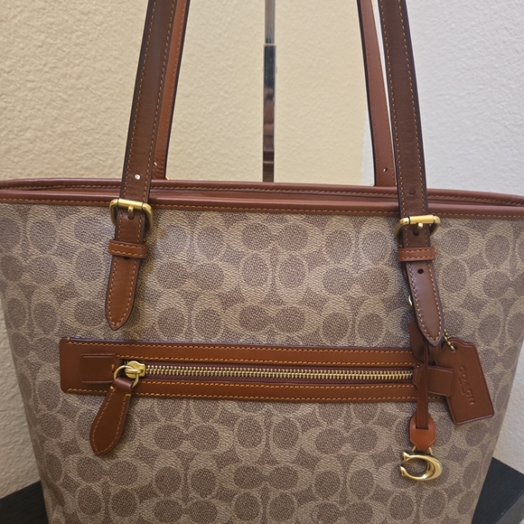 Coach Taylor Shoulder Bag In Signature Canvas - Picture 7 of 13